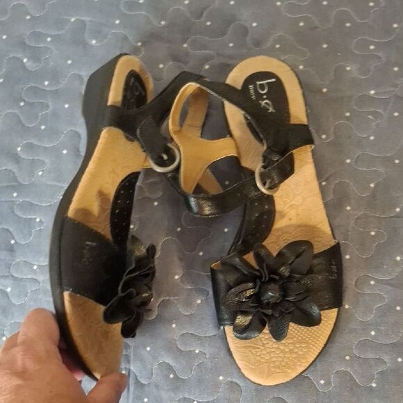 b.o.c. Black Floral Sandals size 8 - Picture 2 of 5